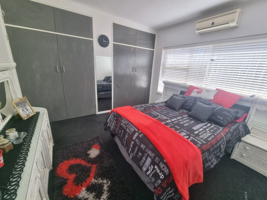 3 Bedroom Property for Sale in Lindequesdrif North West